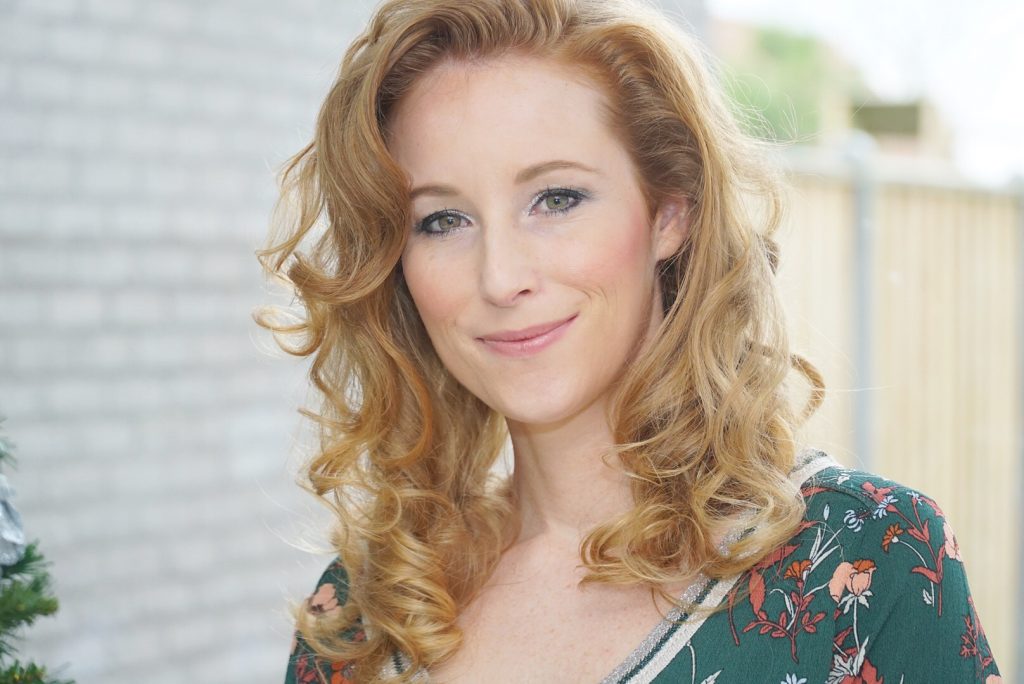 Vanessa Schoonheidsspecialist en Kapster bij Hair2Beauty Uw kapper en schoonheidsspecialist aan huis.